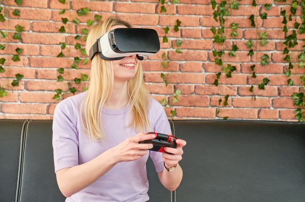 How Can UK Educational Institutions Integrate AR/VR for Enhanced Learning?